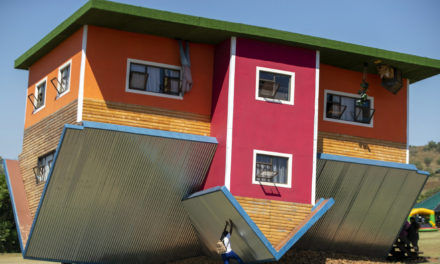 South African Upside Down House Attracts Tourists