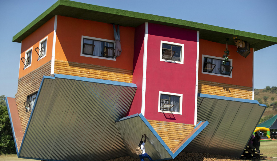 South African Upside Down House Attracts Tourists