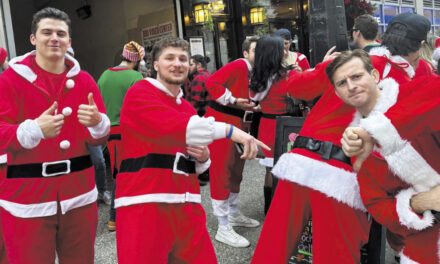 Thousands Descend On NYC For The Annual  Santa-Themed Bar Crawl Santacon