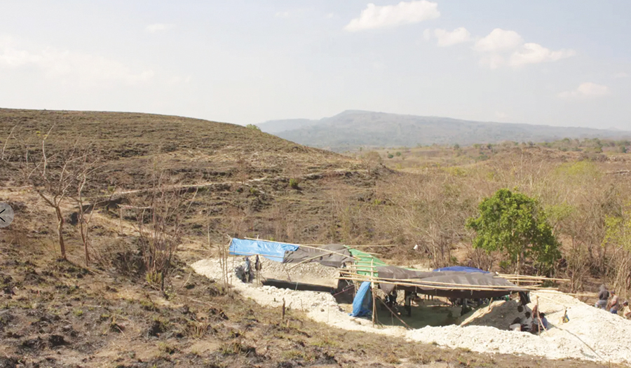 Fossils Suggest Smaller ‘Hobbits’ Roamed An Indonesian Island 700,000 Years Ago