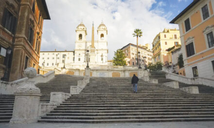 An 80-Year-Old Drives A Luxury Mercedes Sedan Down Rome’s Spanish Steps And Gets Stuck
