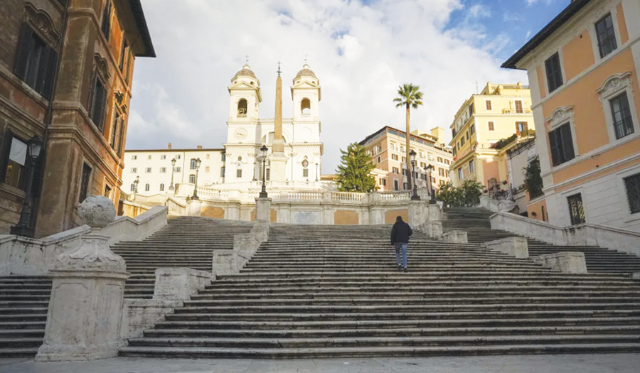 An 80-Year-Old Drives A Luxury Mercedes Sedan Down Rome’s Spanish Steps And Gets Stuck