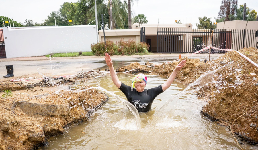 A South African Politician  Goes Snorkeling In A Giant Pothole To Highlight City  Management Failures