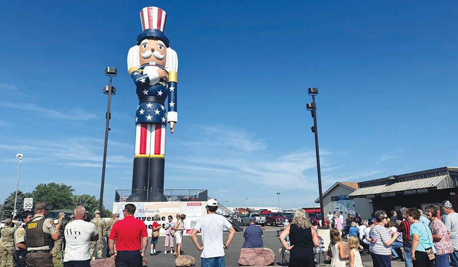 A Minnesota Town Now Boasts The World’s Tallest Nutcracker